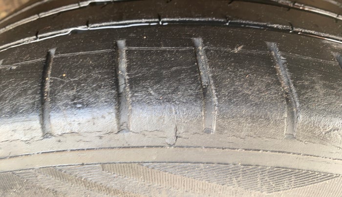 2018 Ford Ecosport TITANIUM 1.5L SPORTS(SUNROOF) DIESEL, Diesel, Manual, 1,42,097 km, Right Front Tyre Tread