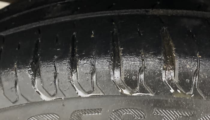 2019 Maruti Dzire ZXI AMT, Petrol, Automatic, 28,799 km, Left Front Tyre Tread
