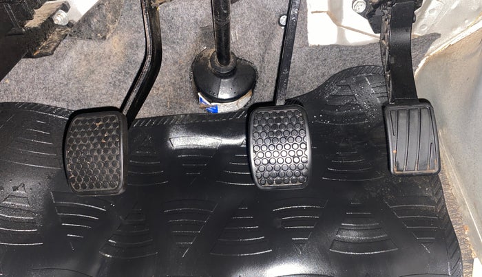 2020 Maruti Eeco 5 STR WITH A/C+HTR, Petrol, Manual, 57,928 km, Pedals