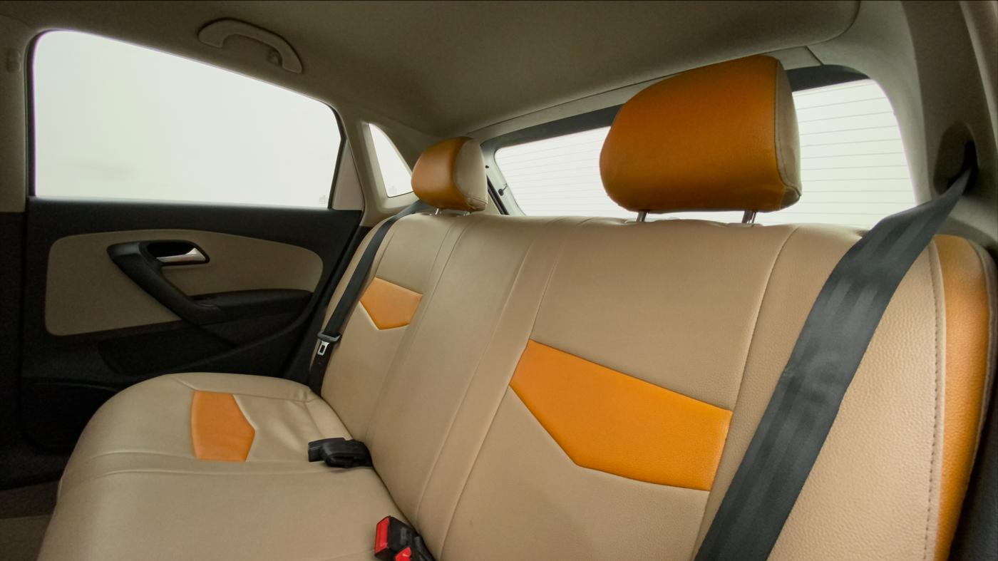2014 Volkswagen Polo HIGHLINE DIESEL, Diesel, Manual, 1,00,888 km, Right Side Rear Door Cabin