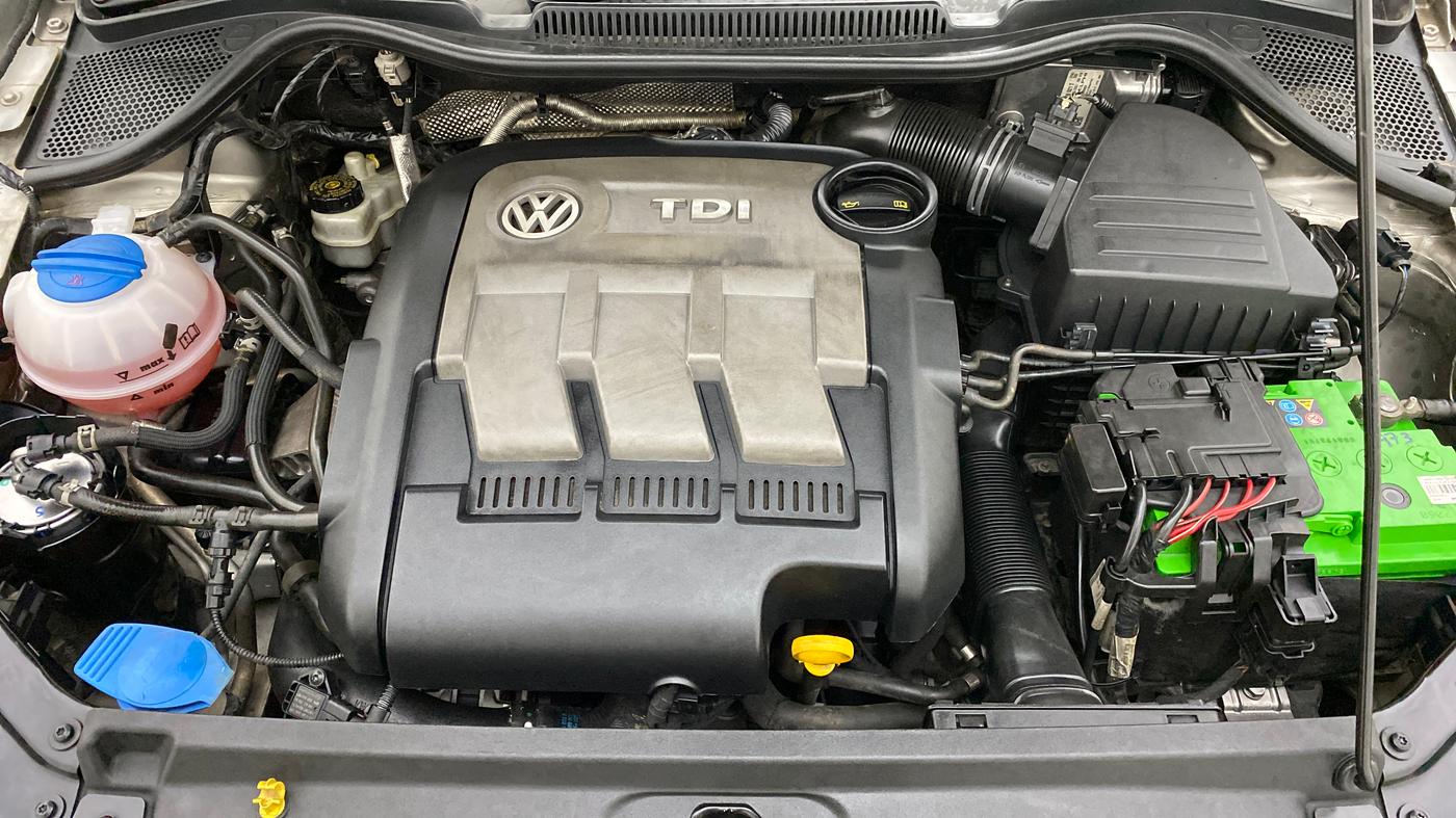 2014 Volkswagen Polo HIGHLINE DIESEL, Diesel, Manual, 1,00,888 km, Open Bonet