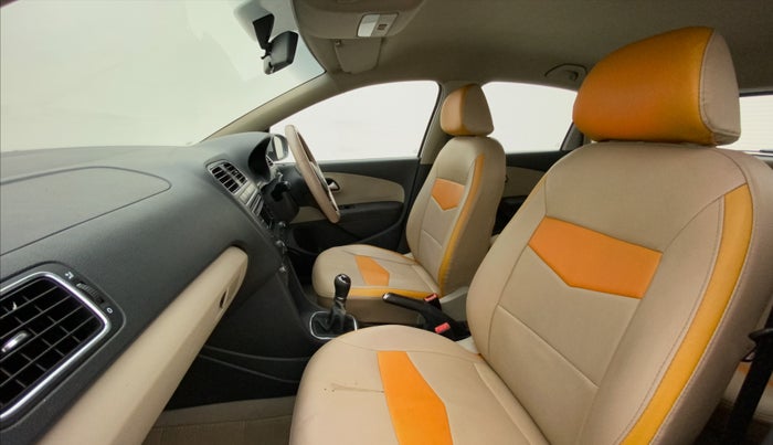 2014 Volkswagen Polo HIGHLINE DIESEL, Diesel, Manual, 1,00,888 km, Right Side Front Door Cabin