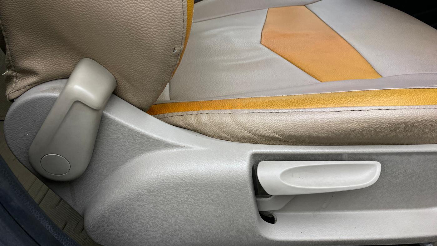 2014 Volkswagen Polo HIGHLINE DIESEL, Diesel, Manual, 1,00,888 km, Driver Side Adjustment Panel