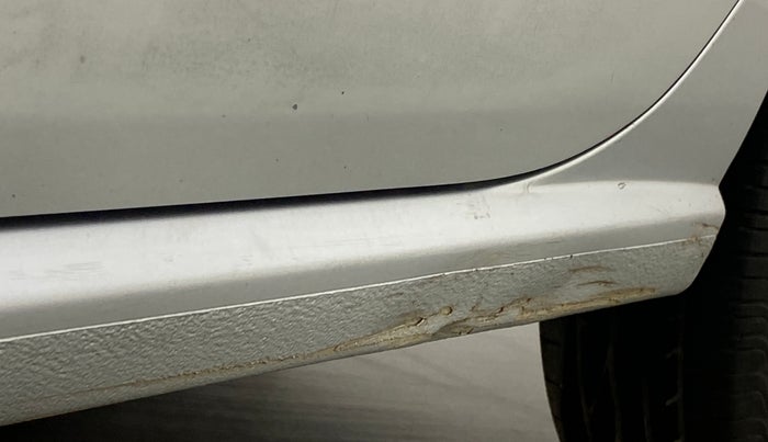 2014 Volkswagen Polo HIGHLINE DIESEL, Diesel, Manual, 1,00,888 km, Left running board - Slightly dented