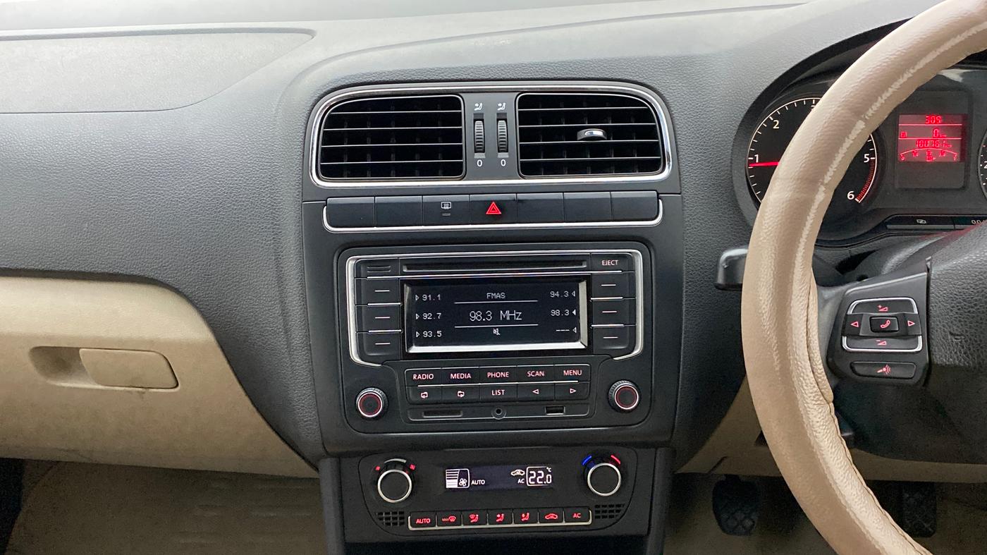 2014 Volkswagen Polo HIGHLINE DIESEL, Diesel, Manual, 1,00,888 km, Air Conditioner