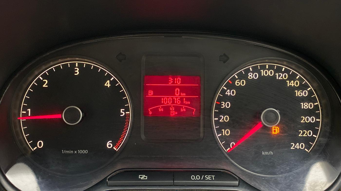 2014 Volkswagen Polo HIGHLINE DIESEL, Diesel, Manual, 1,00,888 km, Odometer Image