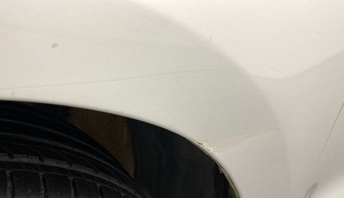 2014 Volkswagen Polo HIGHLINE DIESEL, Diesel, Manual, 1,00,888 km, Left fender - Minor scratches