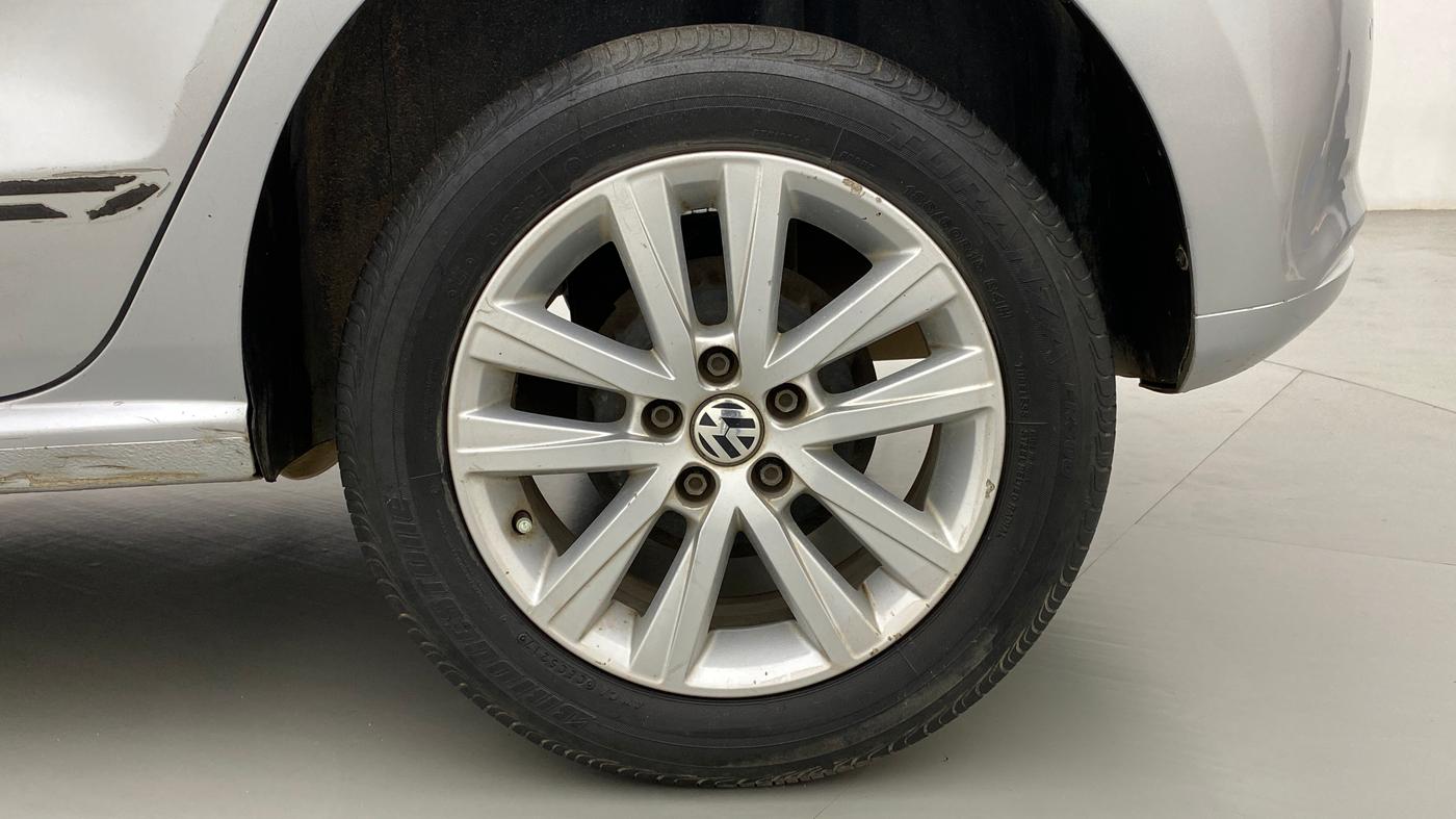 2014 Volkswagen Polo HIGHLINE DIESEL, Diesel, Manual, 1,00,888 km, Left Rear Wheel