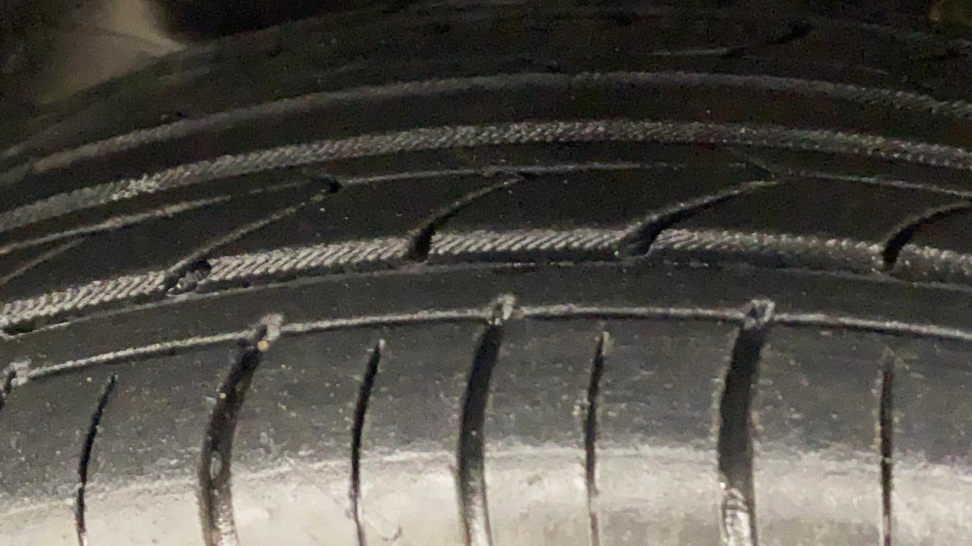 2017 Mahindra Kuv100 K4 6 STR, Petrol, Manual, 39,182 km, Left Front Tyre Tread