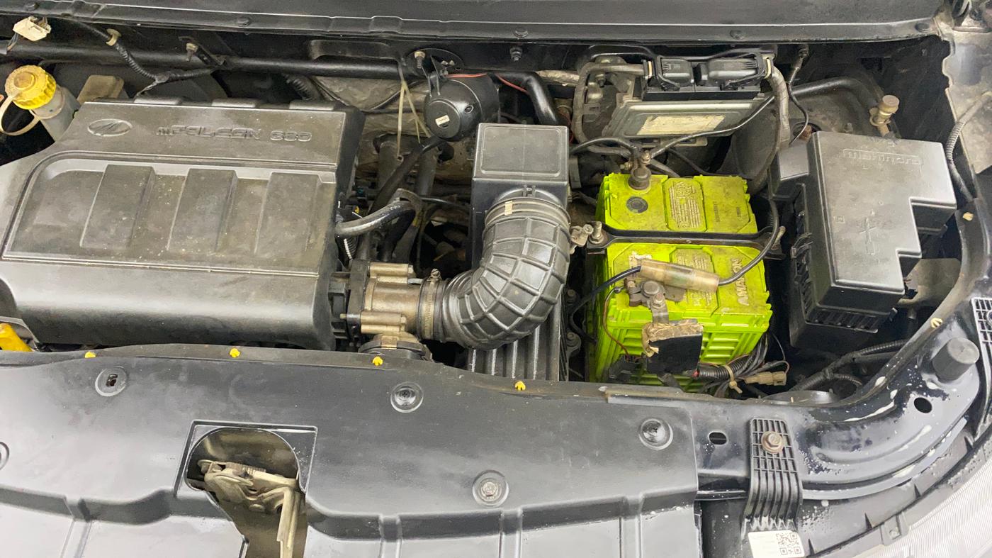 2017 Mahindra Kuv100 K4 6 STR, Petrol, Manual, 39,182 km, Engine View - Left