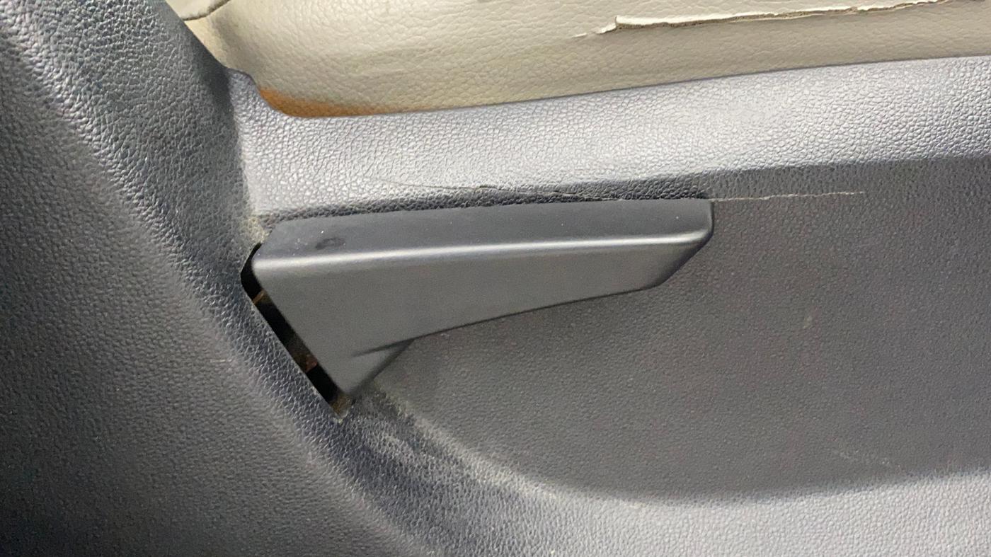 2017 Mahindra Kuv100 K4 6 STR, Petrol, Manual, 39,182 km, Driver Side Adjustment Panel