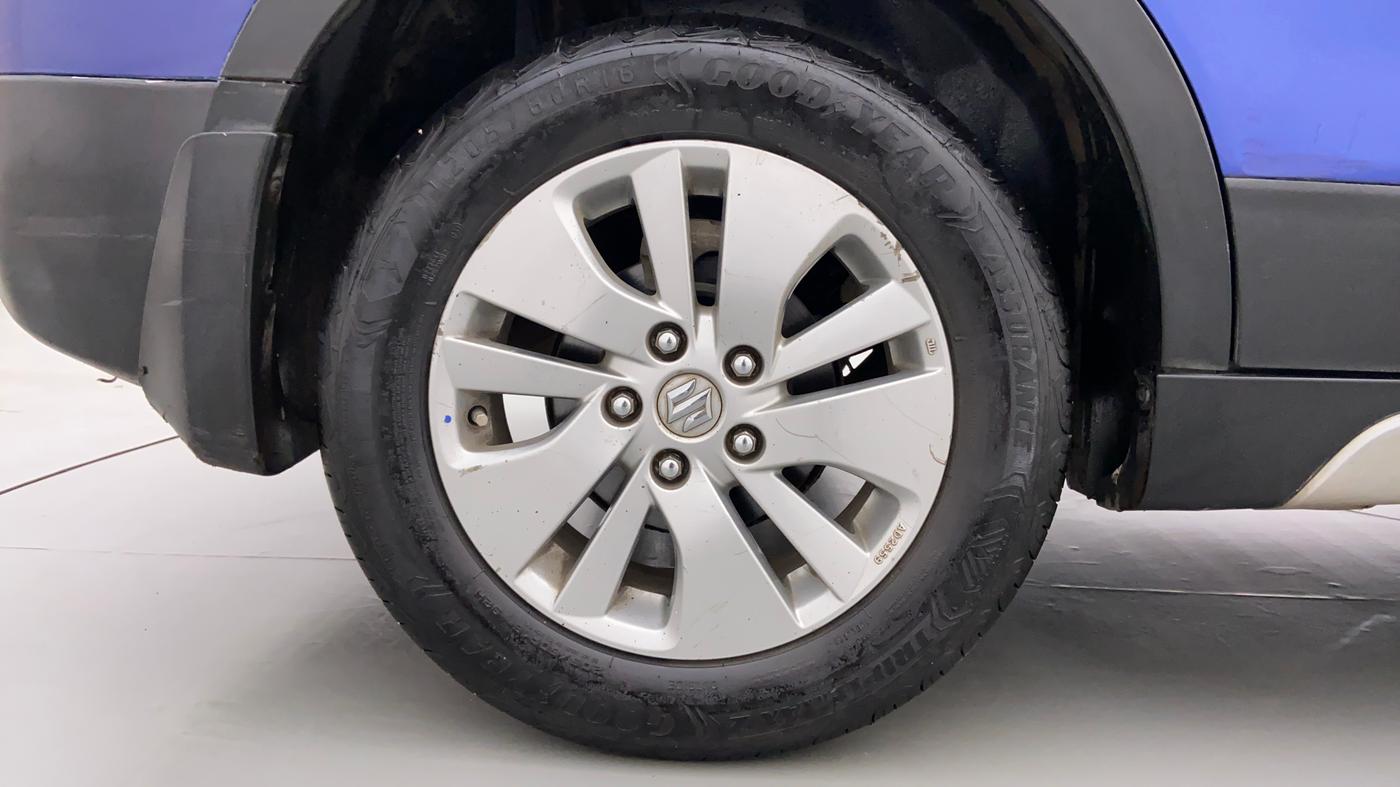 2015 Maruti S Cross ALPHA 1.3, Diesel, Manual, 73,752 km, Right Rear Wheel