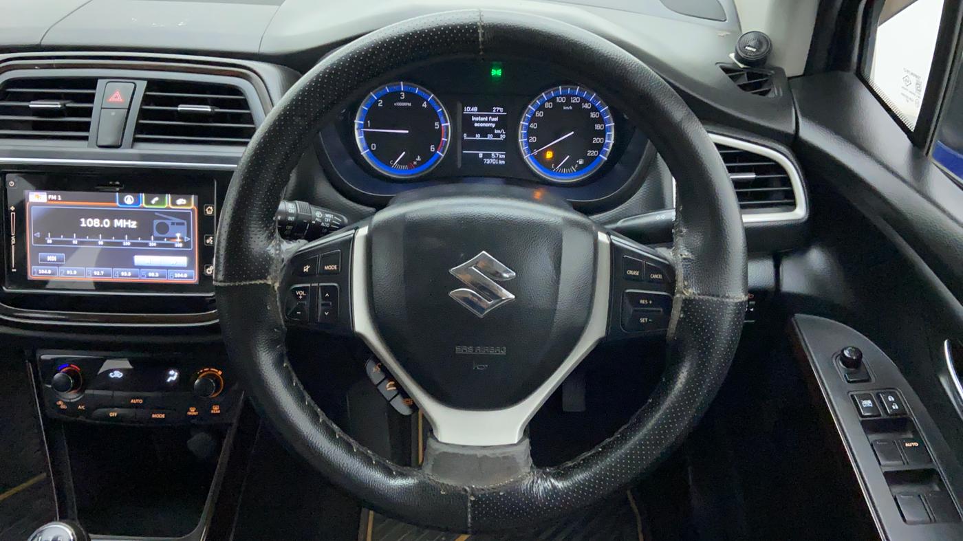2015 Maruti S Cross ALPHA 1.3, Diesel, Manual, 73,752 km, Steering Wheel Close Up