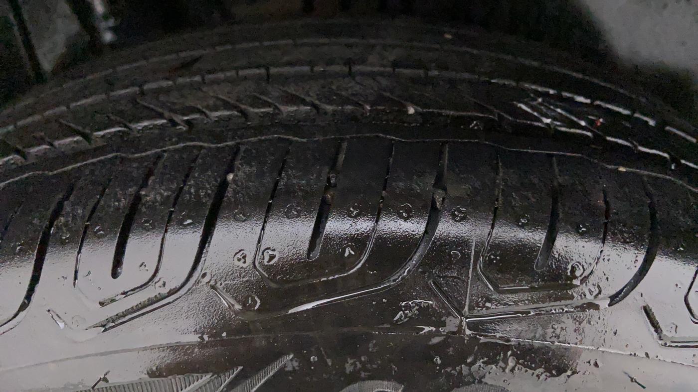 2015 Maruti S Cross ALPHA 1.3, Diesel, Manual, 73,752 km, Right Front Tyre Tread