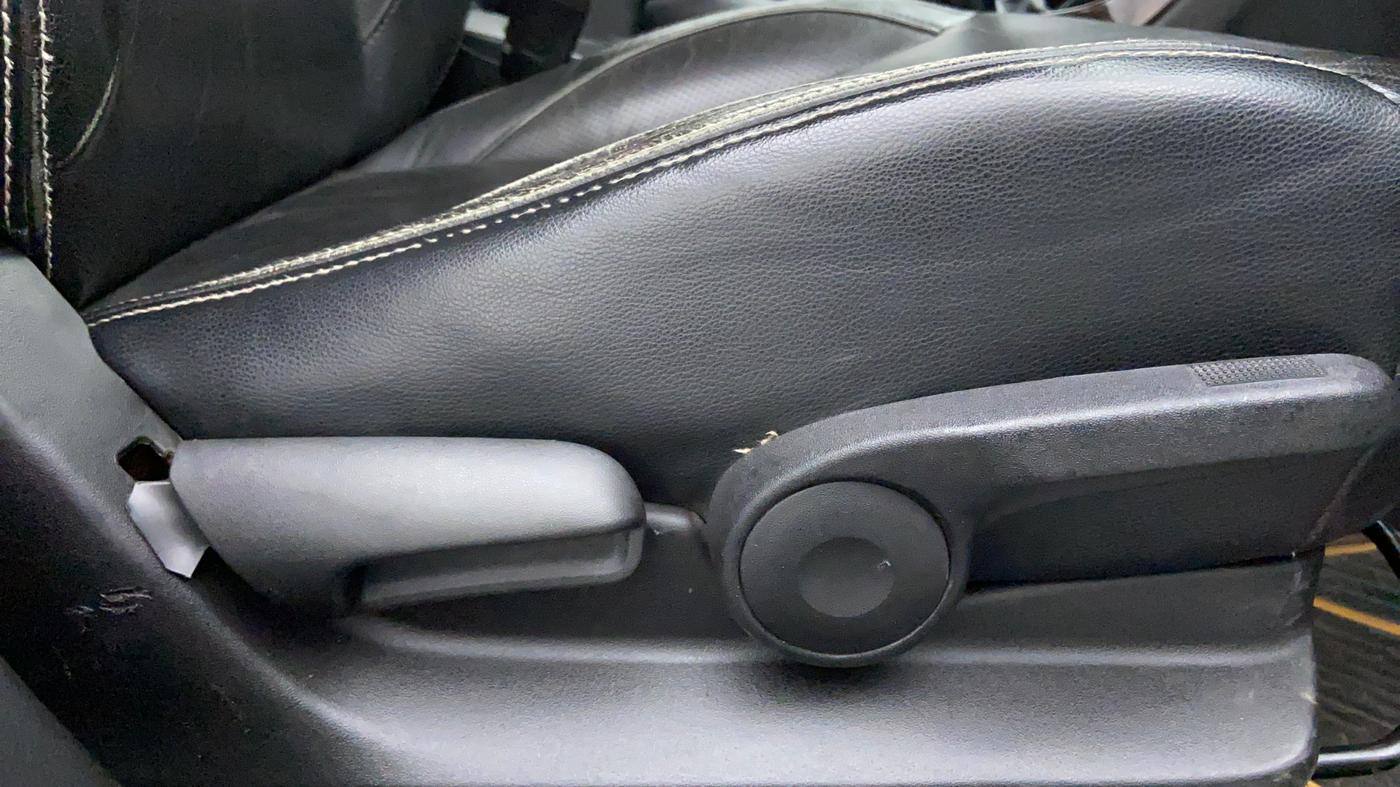 2015 Maruti S Cross ALPHA 1.3, Diesel, Manual, 73,752 km, Driver Side Adjustment Panel