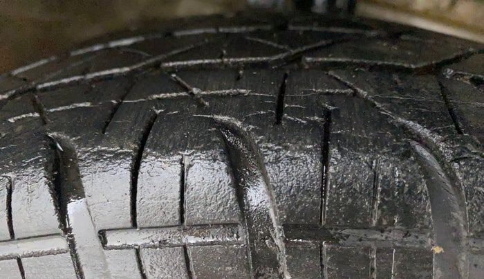 2012 Maruti Swift Dzire VXI, Petrol, Manual, 85,103 km, Right Front Tyre Tread