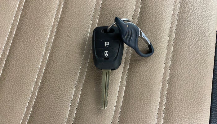 2018 Hyundai Grand i10 MAGNA 1.2 KAPPA VTVT CNG, CNG, Manual, 70,978 km, Key Close Up