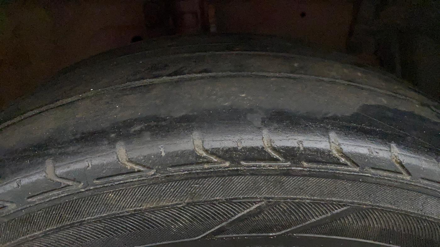 2014 Maruti Swift Dzire VXI, Petrol, Manual, 66,218 km, Right Front Tyre Tread