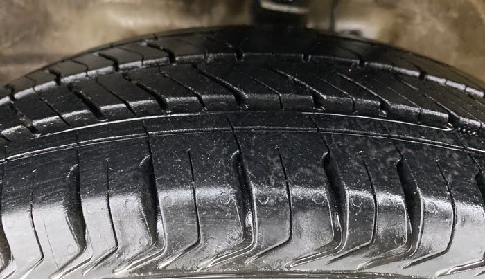 2018 Maruti Wagon R 1.0 LXI CNG OPT, CNG, Manual, 79,304 km, Left Front Tyre Tread