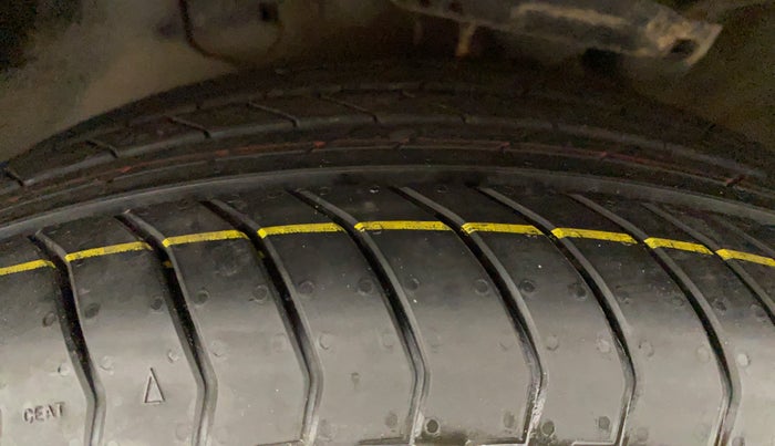 2017 Hyundai Verna 1.6 VTVT SX (O) AT, Petrol, Automatic, 71,002 km, Left Front Tyre Tread