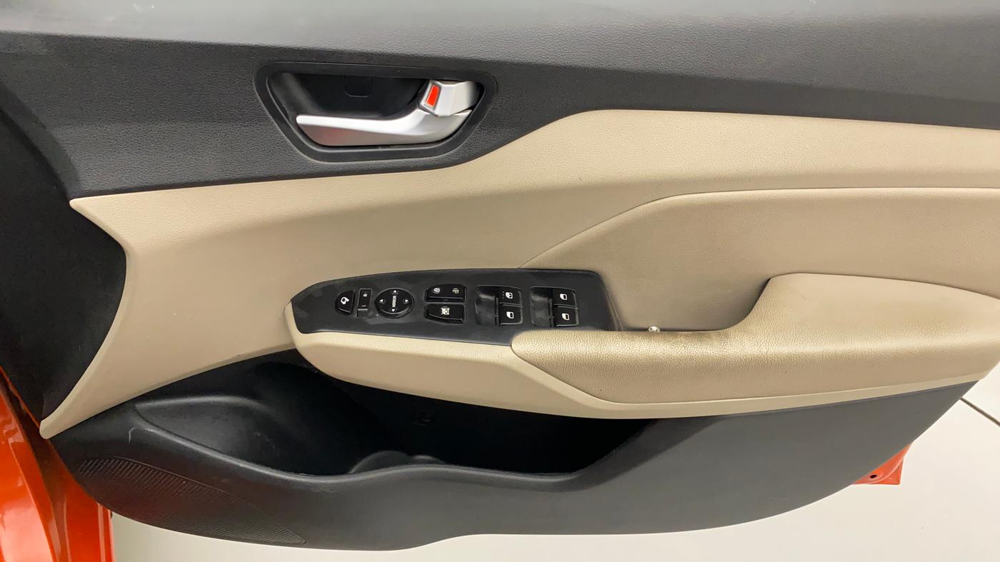 2017 Hyundai Verna 1.6 VTVT SX (O) AT, Petrol, Automatic, 71,002 km, Driver Side Door Panels Control