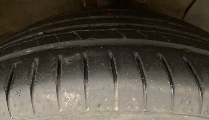 2017 Hyundai Verna 1.6 VTVT SX (O) AT, Petrol, Automatic, 71,002 km, Right Front Tyre Tread