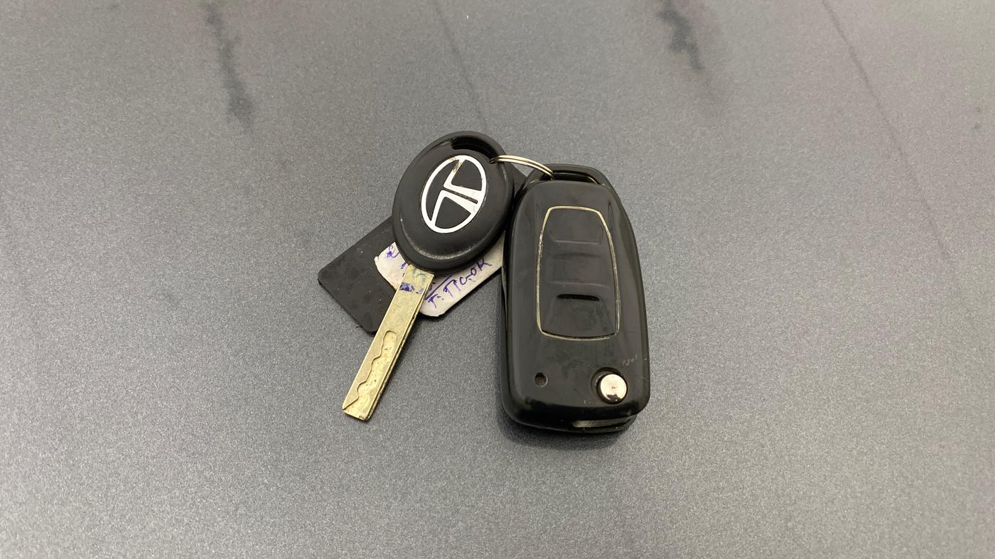 2020 Tata Tiago XZ PLUS PETROL, Petrol, Manual, 76,796 km, Key Close Up