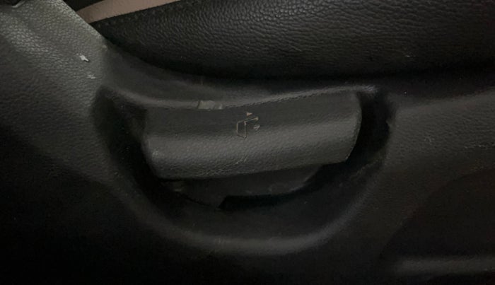 2016 Hyundai Elite i20 MAGNA 1.2, Petrol, Manual, 33,776 km, Driver Side Adjustment Panel