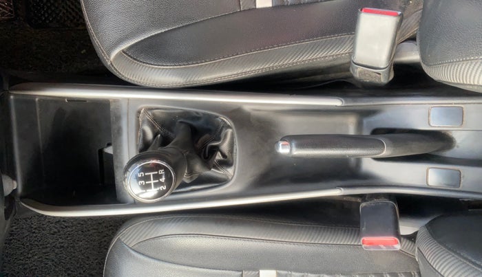 2018 Maruti Baleno DELTA PETROL 1.2, Petrol, Manual, 1,19,318 km, Gear Lever