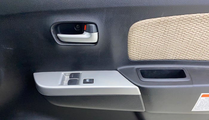 2017 Maruti Wagon R 1.0 LXI CNG, CNG, Manual, 30,001 km, Driver Side Door Panels Control