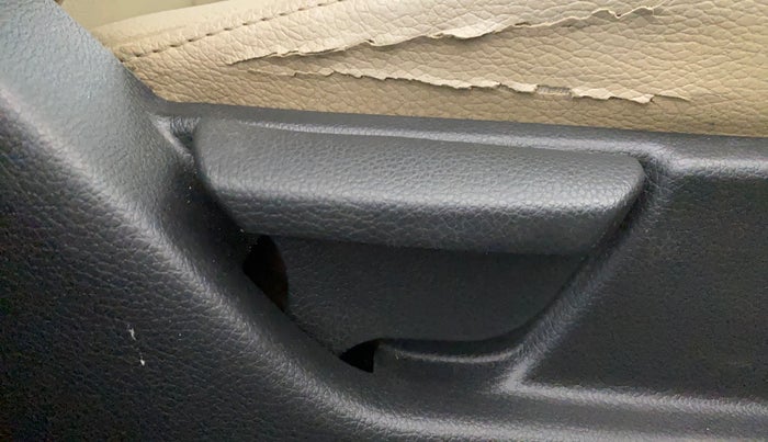 2018 Hyundai Eon ERA +, Petrol, Manual, 52,744 km, Driver Side Adjustment Panel