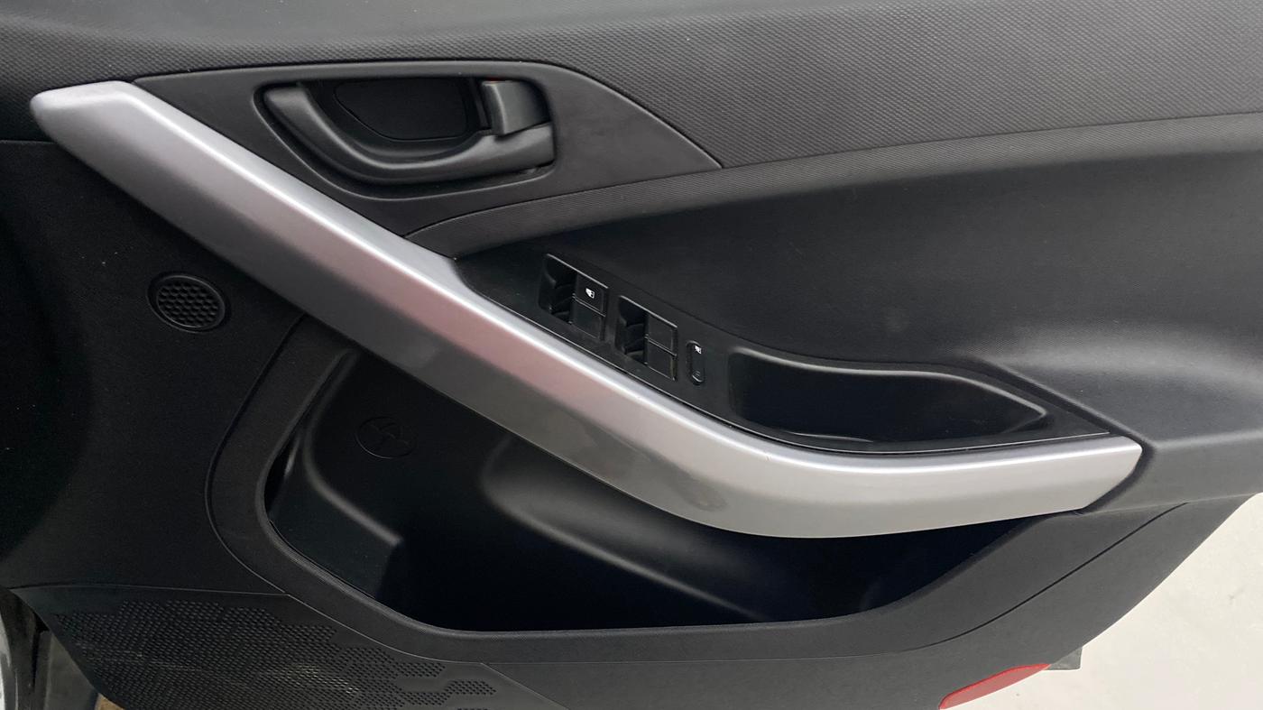 2023 Tata NEXON XM PLUS SUNROOF PETROL, Petrol, Manual, 54,268 km, Driver Side Door Panels Control