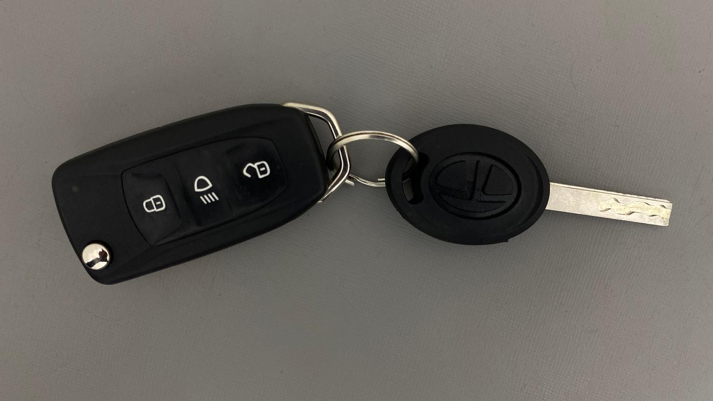 2023 Tata NEXON XM PLUS SUNROOF PETROL, Petrol, Manual, 54,268 km, Key Close Up