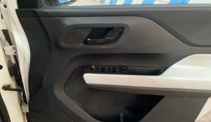 2023 Tata PUNCH ACCOMPLISHED MT, Petrol, Manual, 28,784 km, Driver Side Door Panels Control