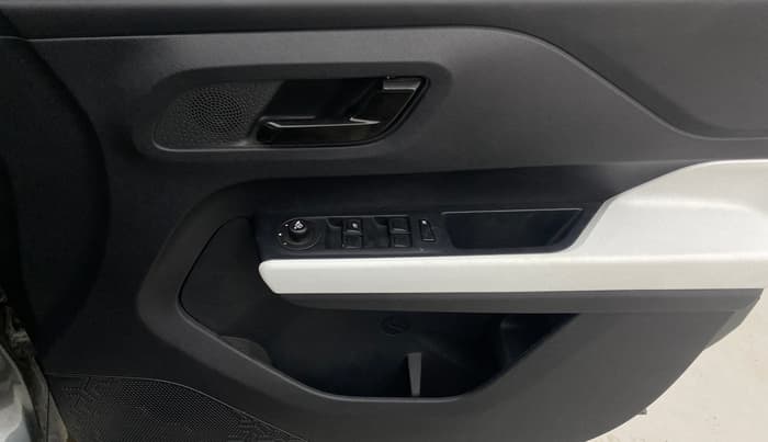 2024 Tata PUNCH ACCOMPLISHED DAZZLE SUNROOF CNG MT, CNG, Manual, 14,692 km, Driver Side Door Panels Control
