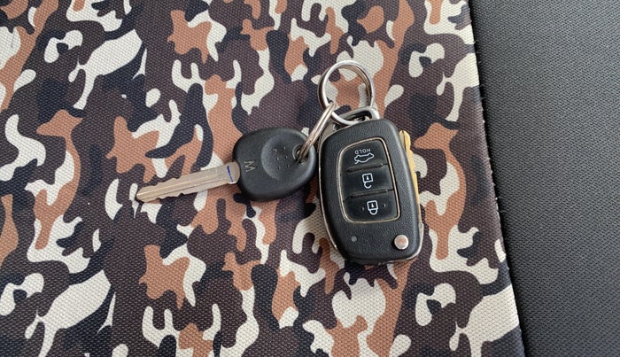 2021 Hyundai AURA S 1.2 CNG, CNG, Manual, 51,507 km, Key Close Up