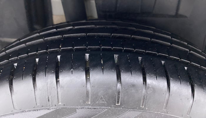 2022 Maruti Dzire ZXI Plus, Petrol, Manual, 5,748 km, Right Rear Tyre Tread