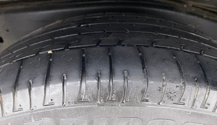 2018 Toyota Innova Crysta 2.4 VX 8 STR, Diesel, Manual, 36,579 km, Left Rear Tyre Tread