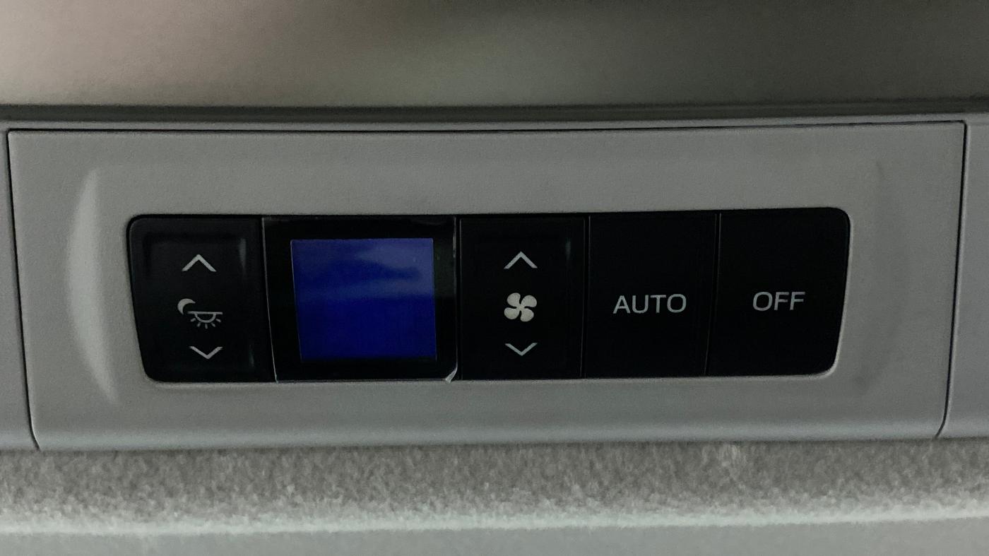 2018 Toyota Innova Crysta 2.4 VX 8 STR, Diesel, Manual, 36,579 km, Rear AC Temperature Control