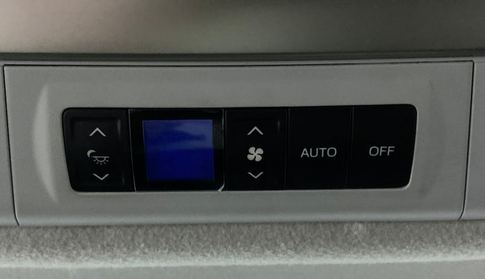 2018 Toyota Innova Crysta 2.4 VX 8 STR, Diesel, Manual, 36,579 km, Rear AC Temperature Control