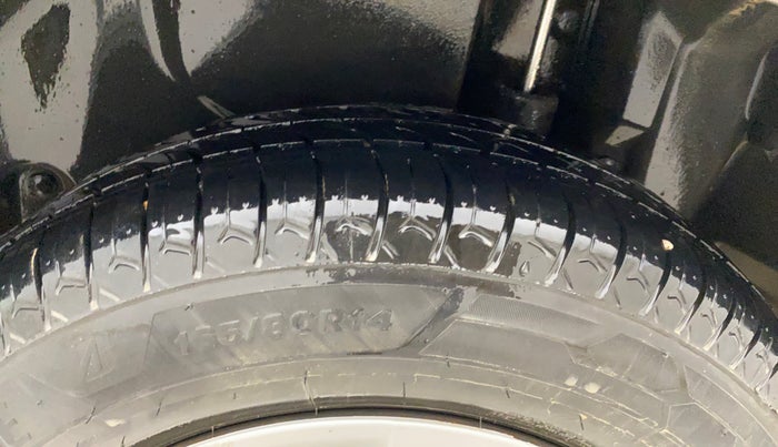 2014 Maruti Swift Dzire VXI, Petrol, Manual, 78,824 km, Left Rear Tyre Tread