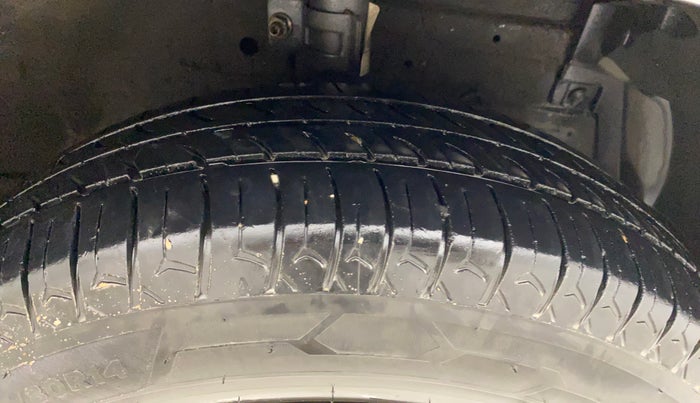 2014 Maruti Swift Dzire VXI, Petrol, Manual, 78,824 km, Right Front Tyre Tread