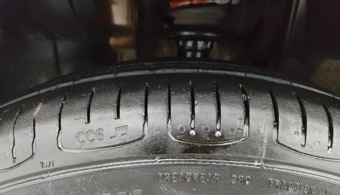 2020 Renault TRIBER RXT, Petrol, Manual, 45,598 km, Left Front Tyre Tread