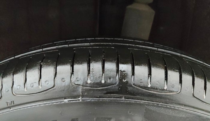 2020 Renault TRIBER RXT, Petrol, Manual, 45,598 km, Left Rear Tyre Tread