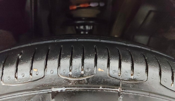 2020 Renault TRIBER RXT, Petrol, Manual, 45,598 km, Right Front Tyre Tread