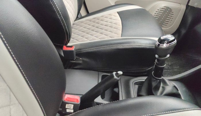 2020 Renault TRIBER RXT, Petrol, Manual, 45,598 km, Gear Lever