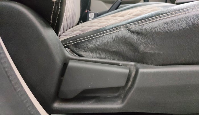 2020 Renault TRIBER RXT, Petrol, Manual, 45,598 km, Driver Side Adjustment Panel