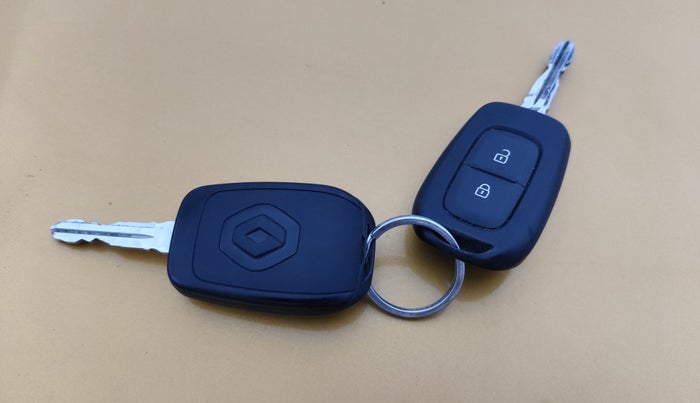 2020 Renault TRIBER RXT, Petrol, Manual, 45,598 km, Key Close Up