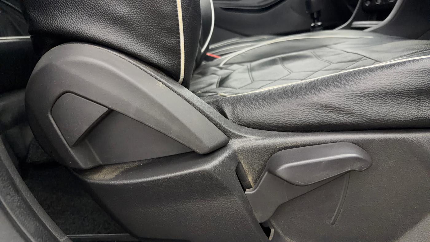 2020 Ford New Figo TITANIUM1.5 DIESEL, Diesel, Manual, 49,662 km, Driver Side Adjustment Panel