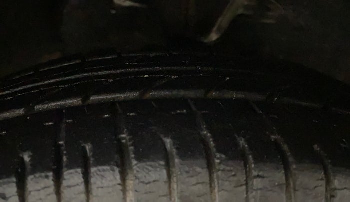 2012 Hyundai i10 SPORTZ 1.2 AT, Petrol, Automatic, 30,610 km, Right Front Tyre Tread